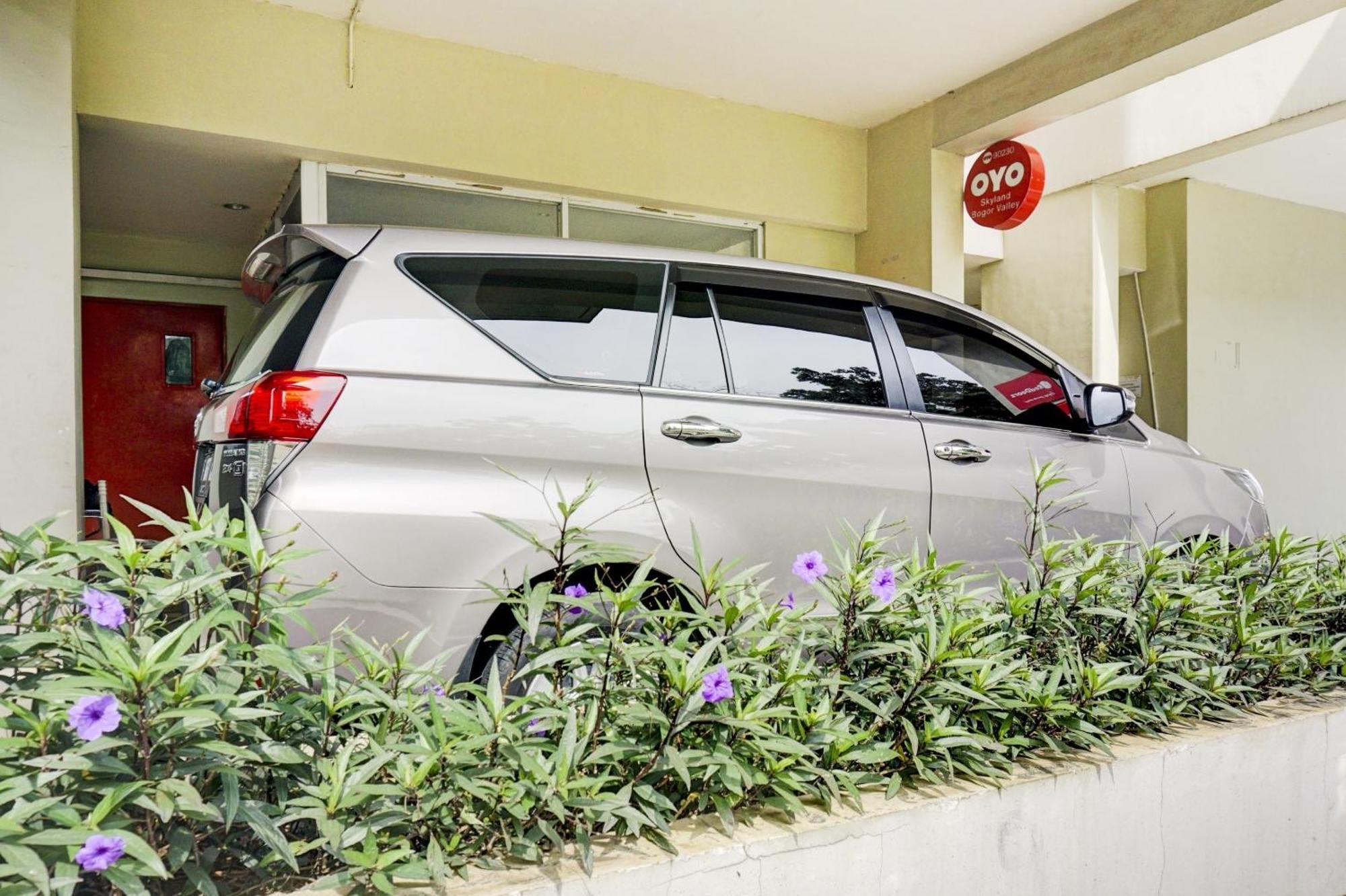 Oyo 90230 Skyland Valley Hotel Bogor
